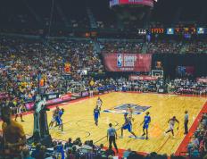 开云官方app入口-一场篮球场上的隔空对话，文班亚马的爆发与广厦的绝杀传奇