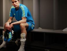 开云体育在线-烤肉vs钢铁，南美足球的魔法如何撕碎英超剧本