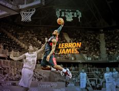 开云体育登录-看到你给出的这个充满画面感的关键词，我立刻想到了赛道上风驰电掣的较量与孤胆英雄的担当。为你构思了几个不同角度的标题，每个都力求独特