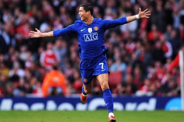 开云体育官方网站-看到这个极具戏剧性的关键词组合，我脑海中立刻浮现出一幅经典足球画卷。这并非一场真实存在的比赛，却完美隐喻了足球世界里俱乐部智慧与国家天赋的碰撞。让我为您展开这幅想象中的绿茵史诗