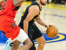 开云体育在线-勇士队大胜猛龙队，连续获得胜利