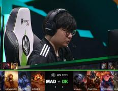 开云体育下载-KT力克MAD，ShowMaker团战一打五宿命之战成都决赛之夜，技惊四座