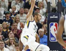 开云体育下载-爵士逆转勒索，继续胜利盘踞西部前列