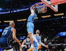 开云APP-快船横扫独行侠，路威独得29分