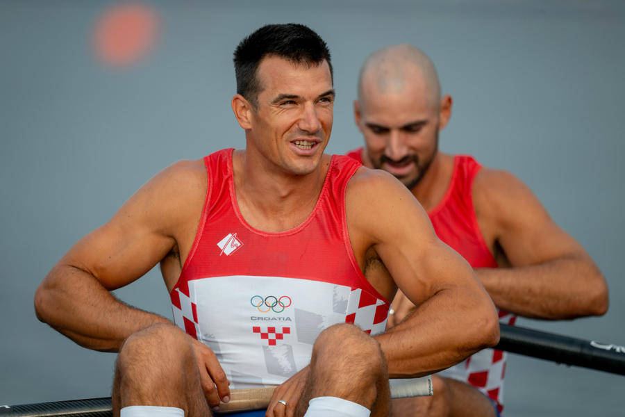 开云体育下载-关于EG碾压BRO，Deft打出惊人五杀强强对话2025世界赛，成为赛场最大亮点的信息