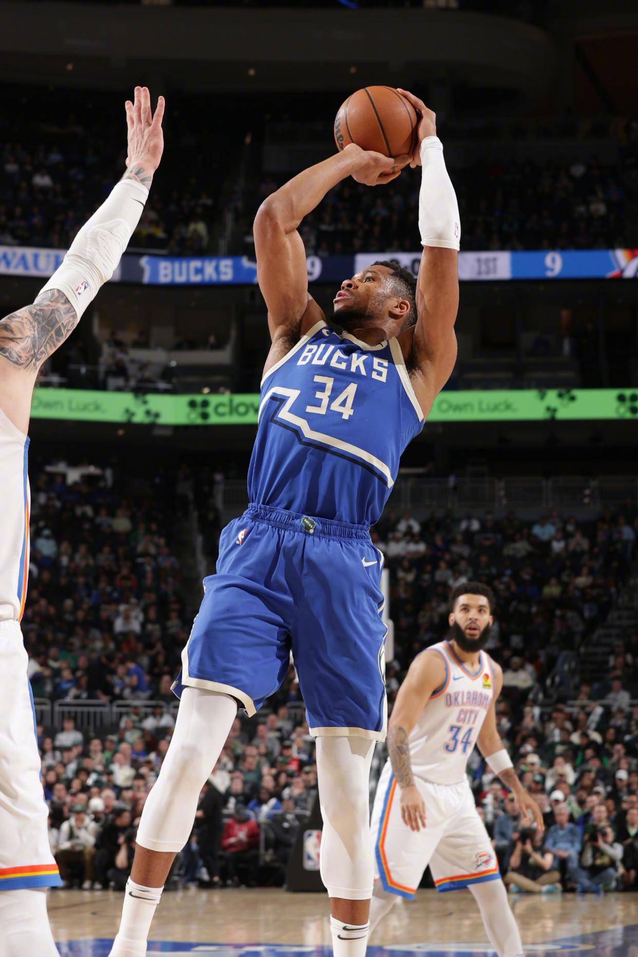 开云平台-包含雄鹿轻取黄蜂，字母哥28+12+10神勇表现的词条