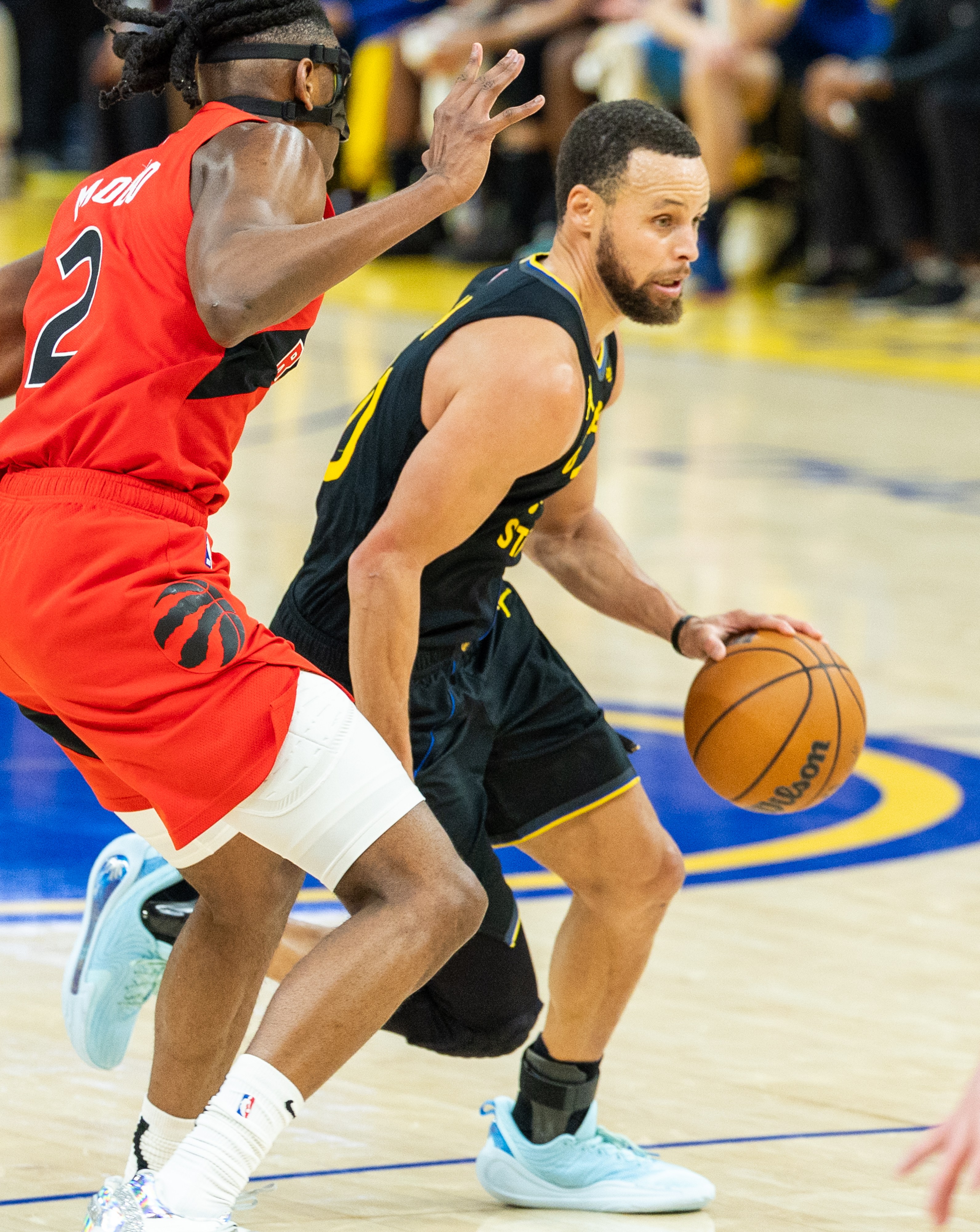 开云体育在线-勇士队大胜猛龙队，连续获得胜利