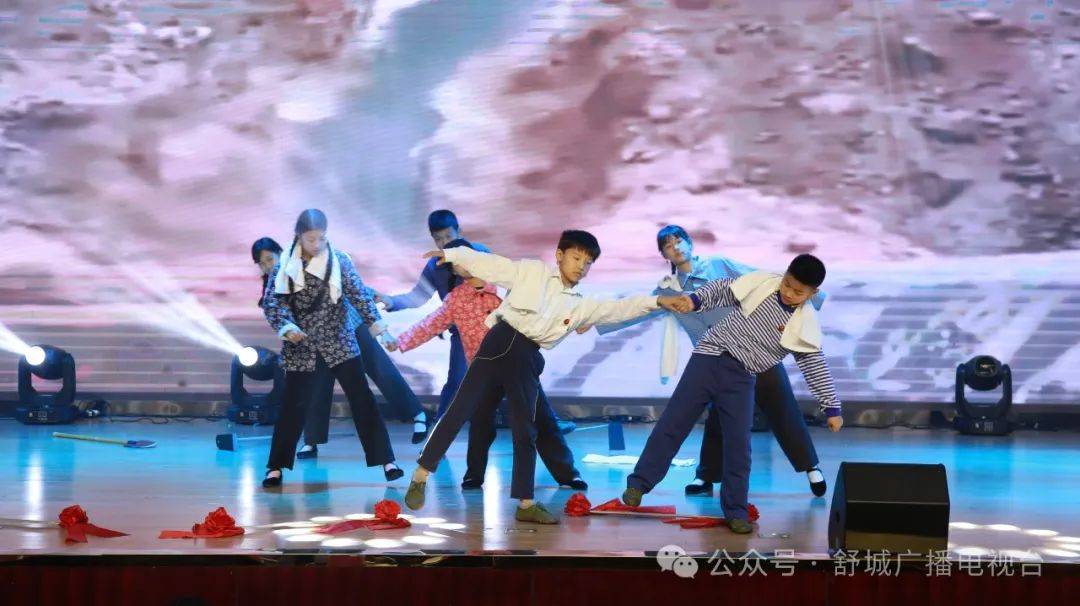 开云官方app入口-比赛中出现的精彩一幕引发观众欢呼