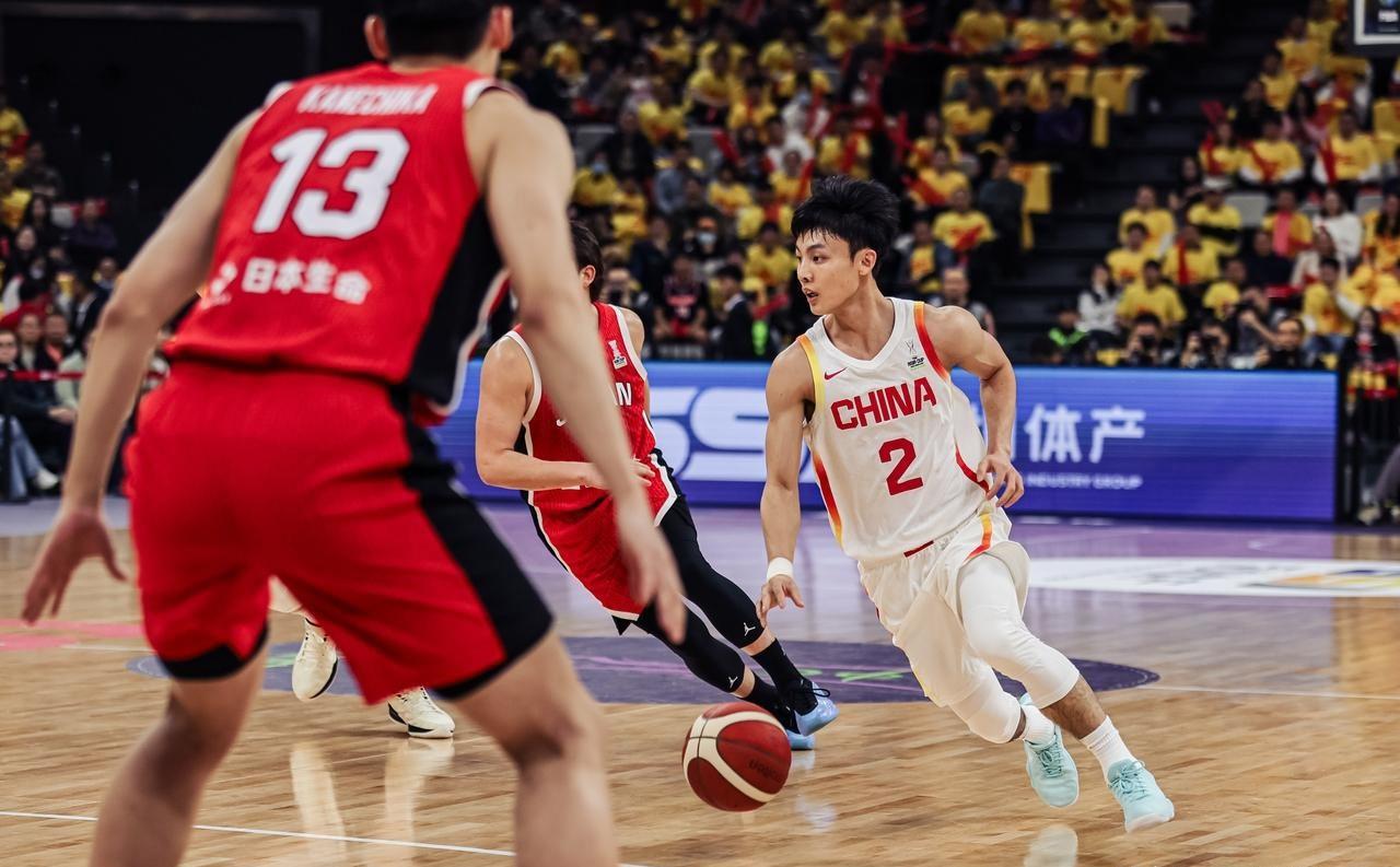 开云体育APP下载-贵阳男篮大比分获胜，继续保持领先