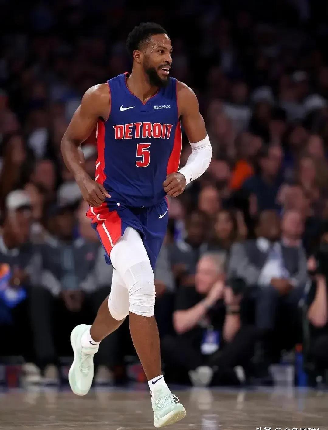 开云体育中国-开拓者队背靠背战胜快船，球队状态回升