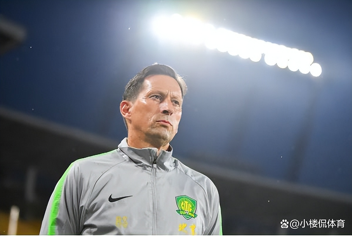 开云体育官方网站-指挥如臂使指！教练带领球队连胜