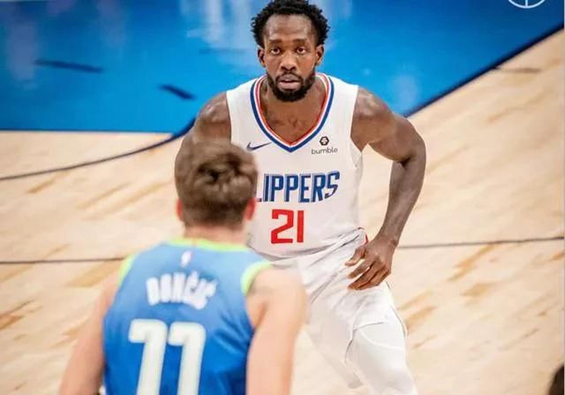 开云APP-快船横扫独行侠，路威独得29分