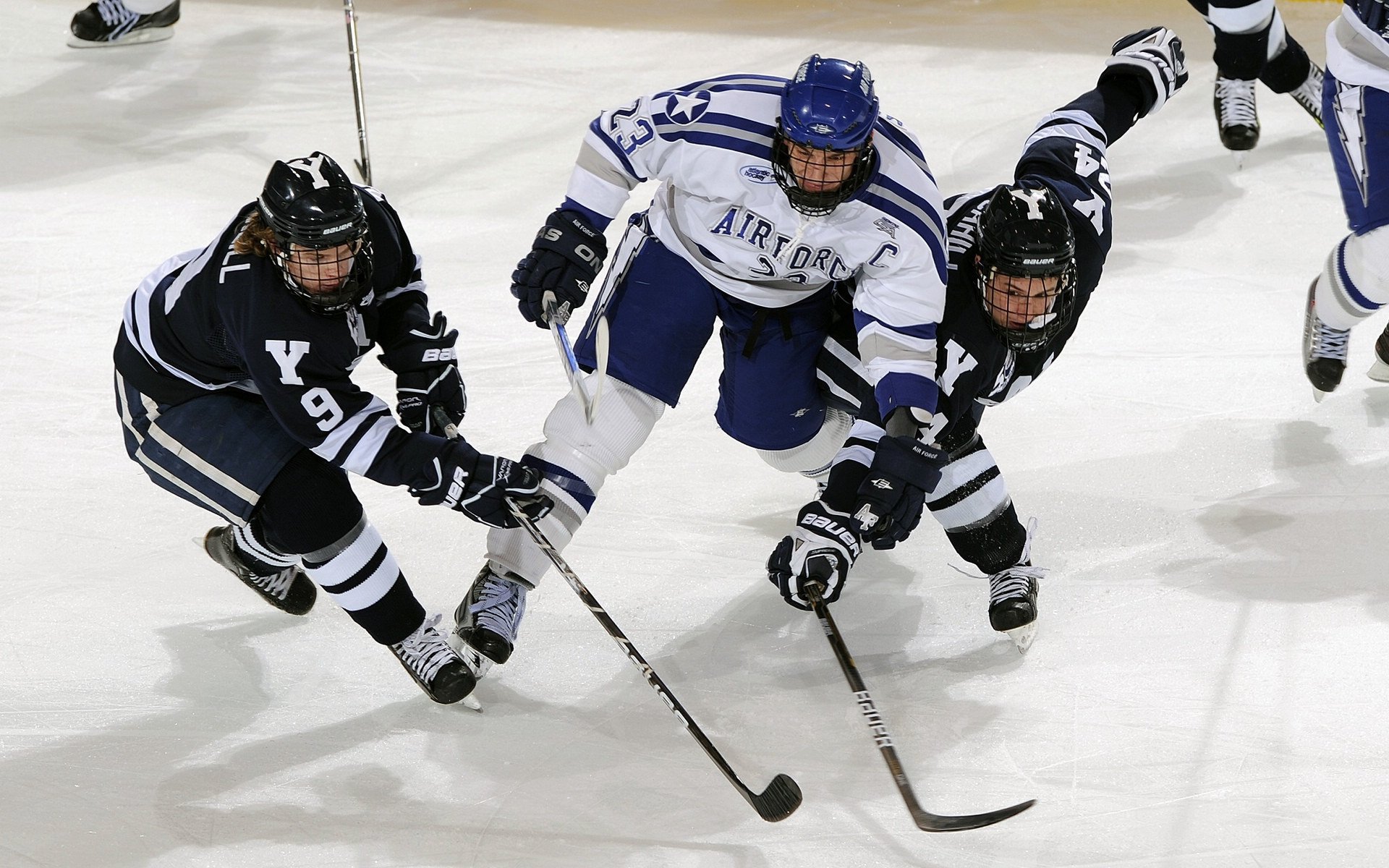 开云平台-双线速胜,从老特拉福德到巴林赛道,一种名为接管的掌控力
